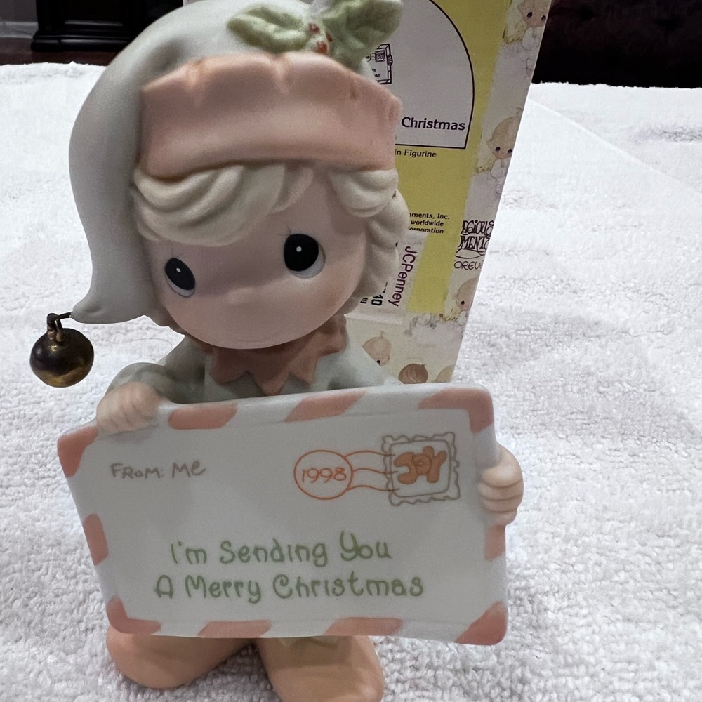 Sending you are Merry Christmas Precious Moments Figurine 1998 Vintage